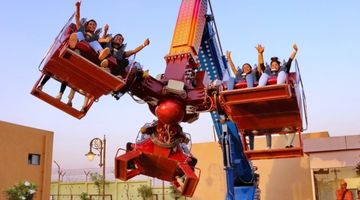 Flipping arm action is a high thrill ride with heart pumping experience at Wet n joy amusement park in Lonavala. Experience soar through air, feeling the wind whip past, screams and laughter, & unforgettable views.
