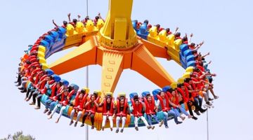 Giant Frisbee is a ride amusement park having a height of 60 feet, & a speed of 45km/h. Experience gliding, swinging, screams, laughter, breathtaking views, and becoming a human frisbee.